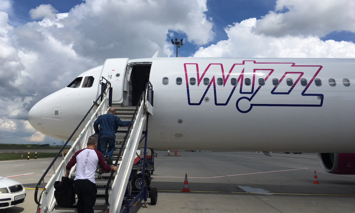 Wizz Air się chwali: pieniądze za odwołany lot oddajemy w 7 dni!