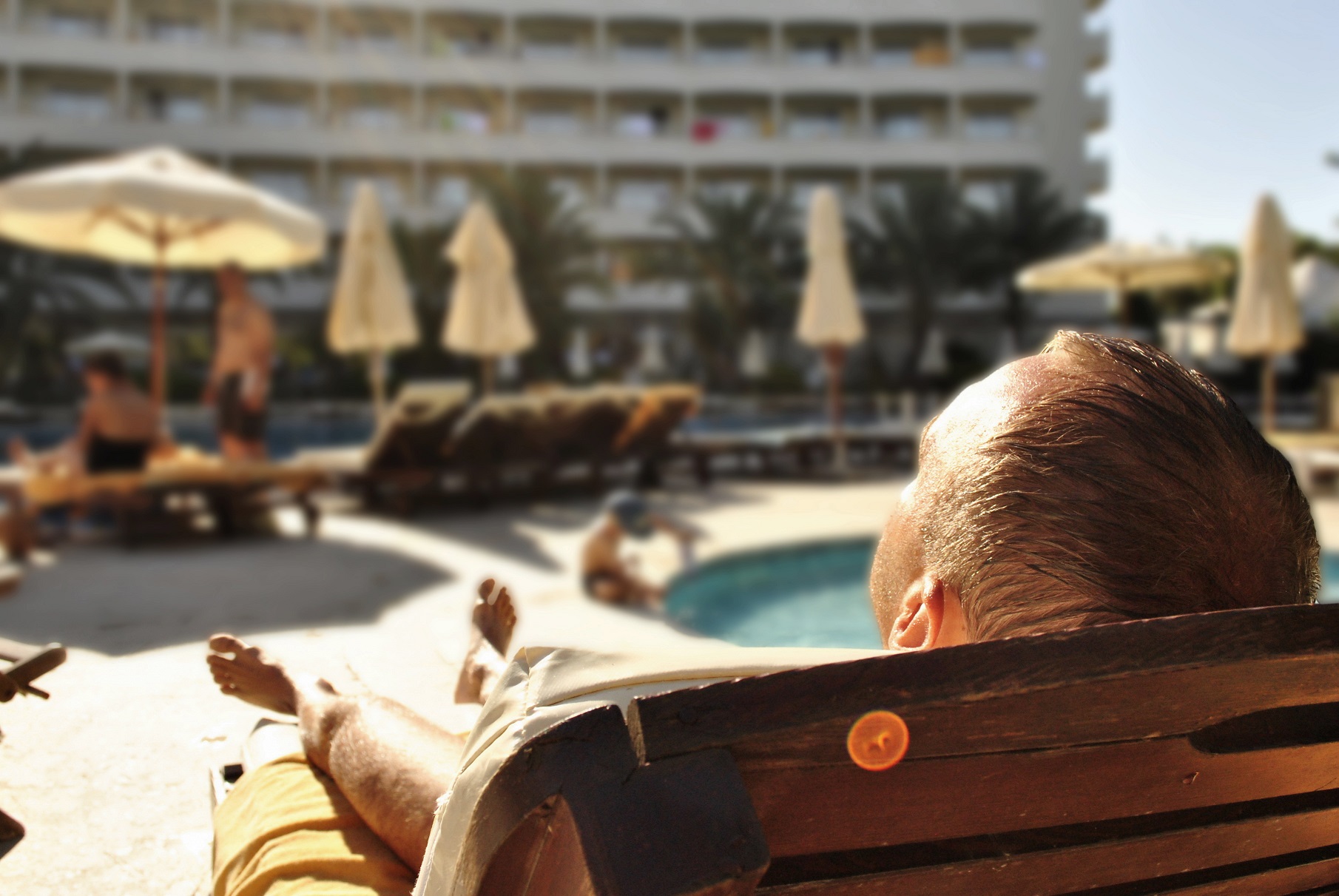 Najgłupsi turyści roku? Udawali chorobę, by wyłudzić odszkodowanie, ale zapomnieli o jednym…