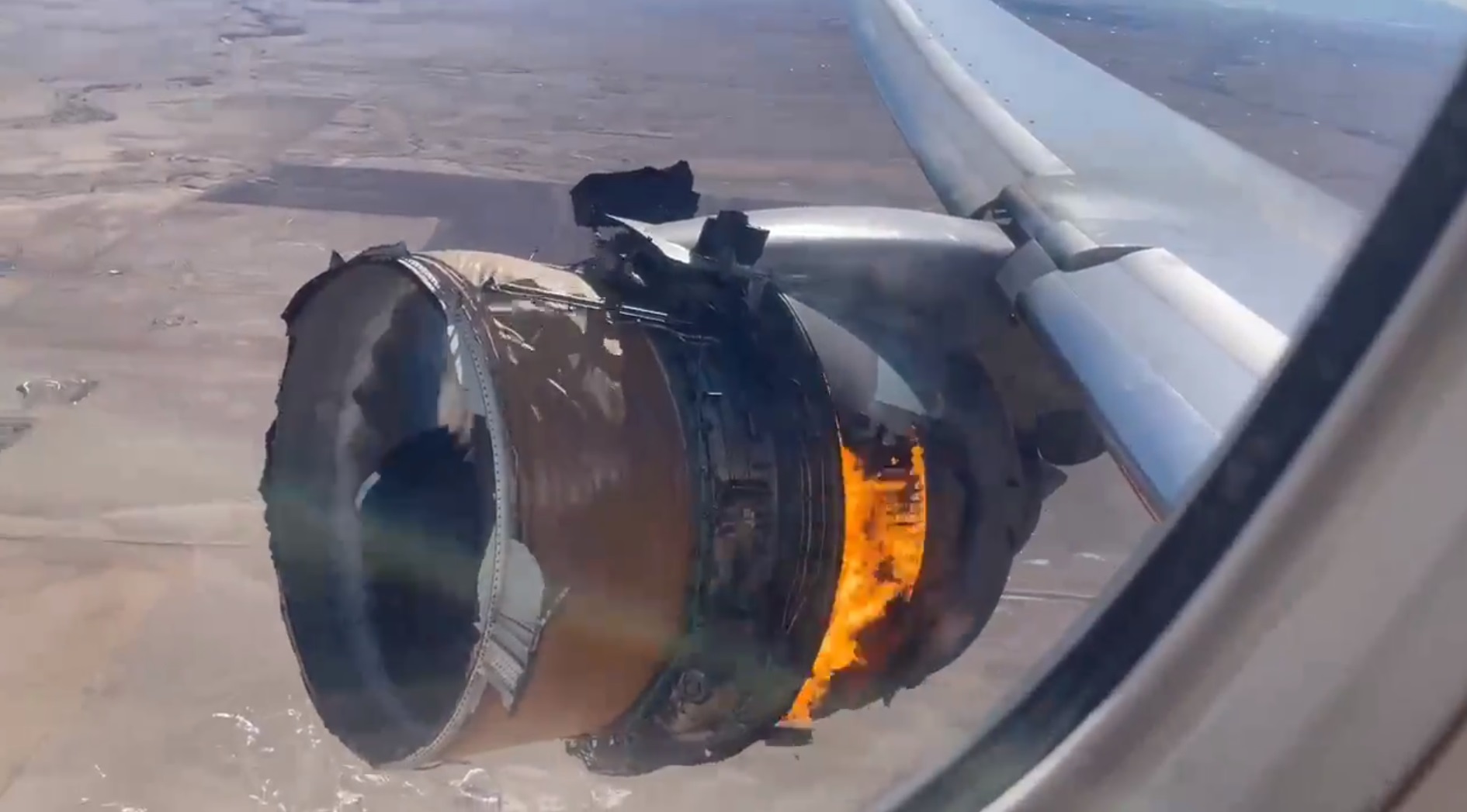 Boeing uziemia słynne trzy siekiery po awarii silnika. Kolejne problemy giganta!