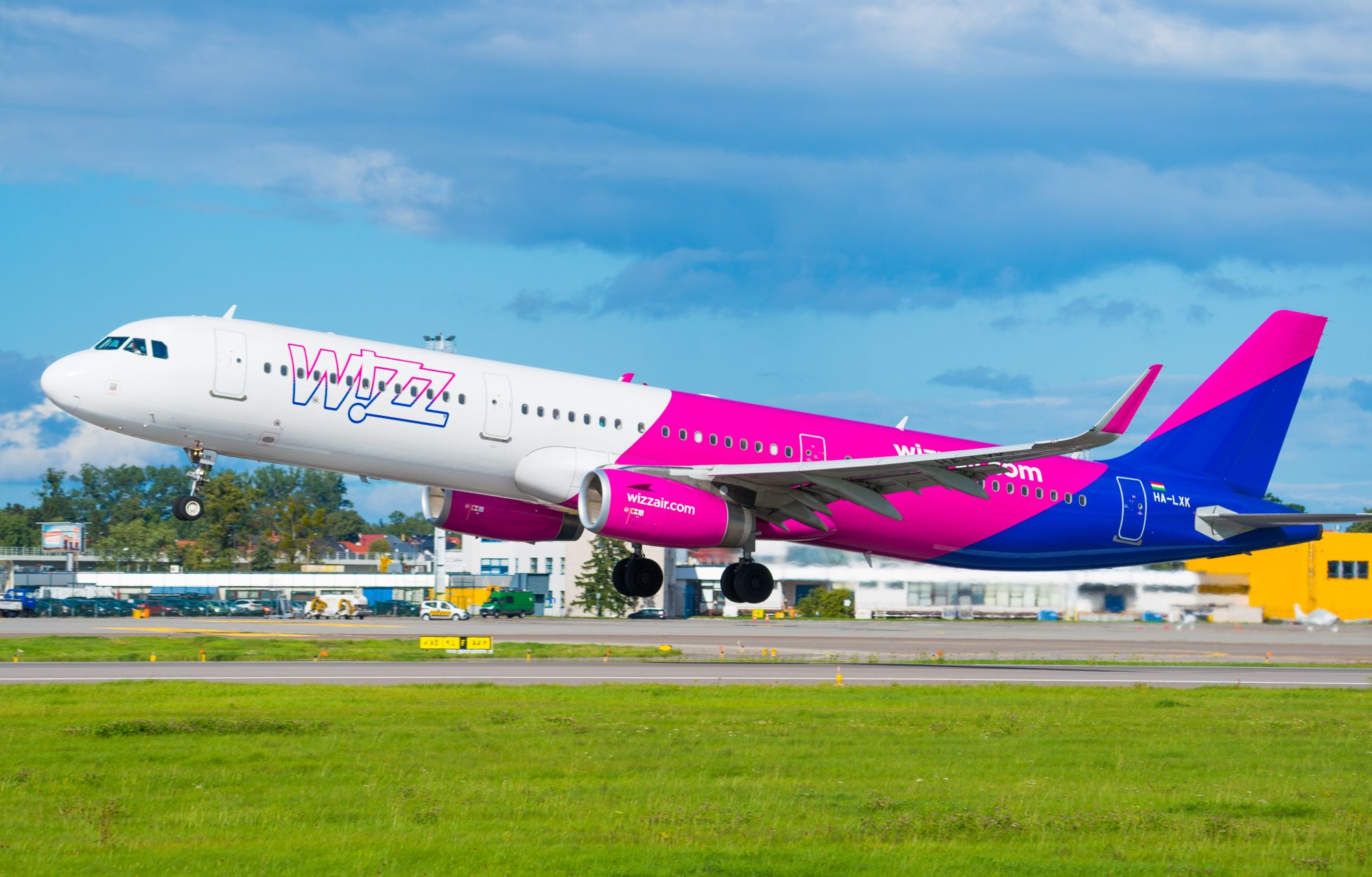 Wizz Air kupił sloty od hiszpańskiej linii Vueling. Dzięki nim zwiększy liczbę lotów z Polski!