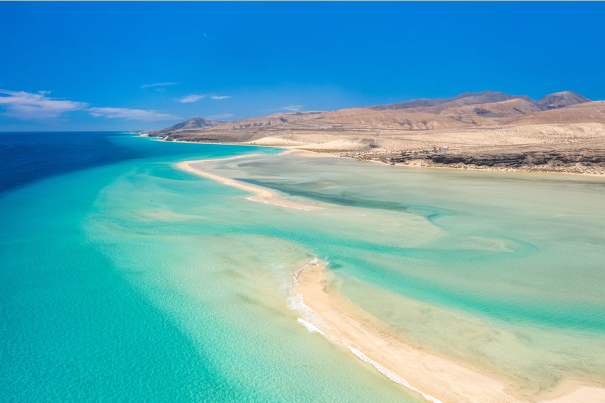 First minute na Wyspach Kanaryjskich: grudniowy tydzień na Fuerteventurze za 1295 PLN. Loty 5* Lufthansą z Warszawy + 4* hotel