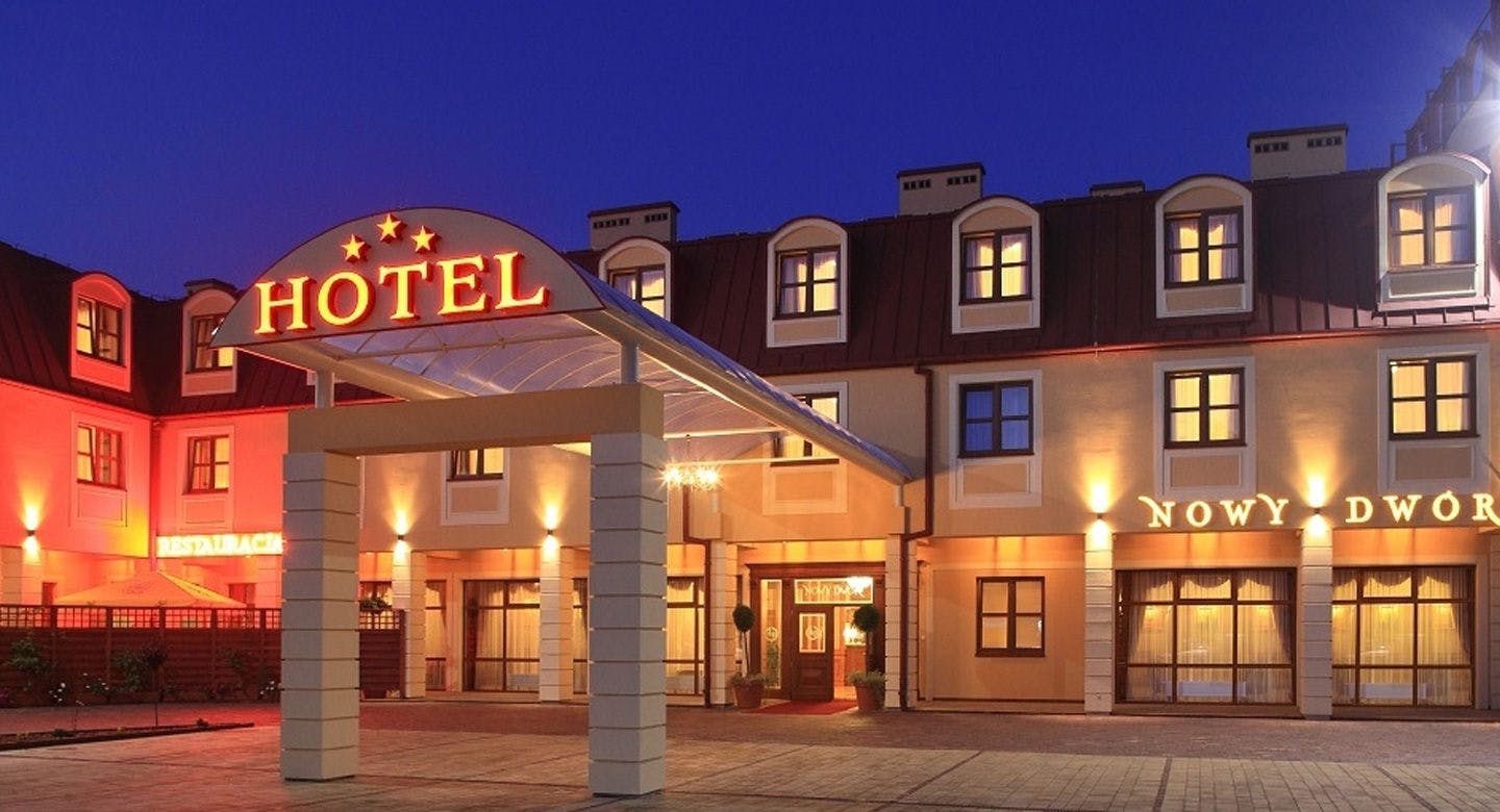 Urlop na Podkarpaciu: noclegi z wyżywieniem w hotelu Nowy Dwór Zaczernie za 195 PLN/pokój. Dużo terminów – również na wakacje!