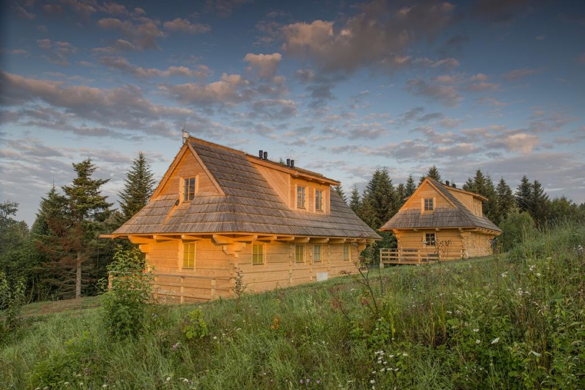 Boże Ciało w Bieszczadach: noclegi w drewnianym domku za 174 PLN/noc