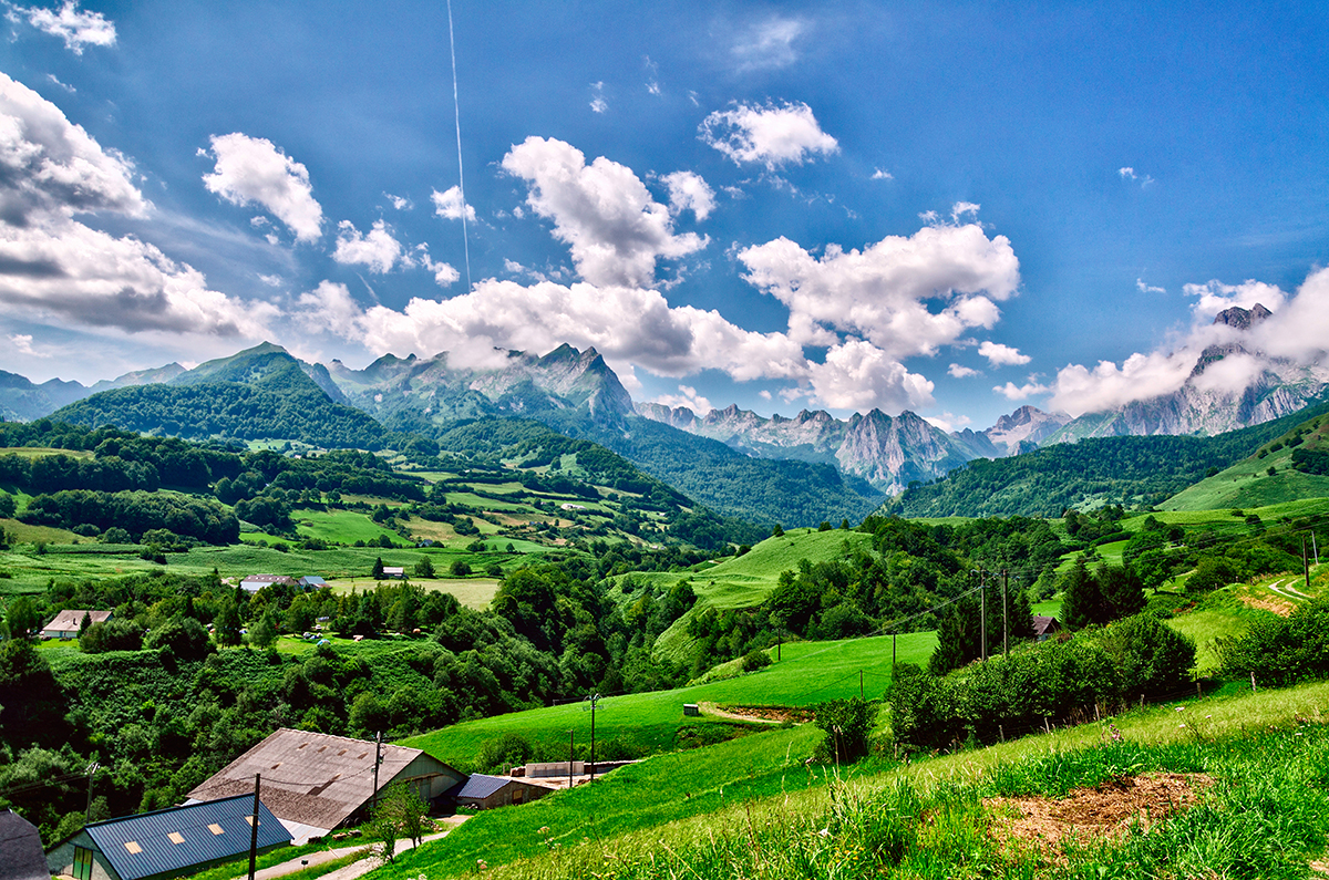 Tanie Pireneje w czerwcu! Loty do Lourdes z Krakowa już od 76 PLN. Wiele terminów