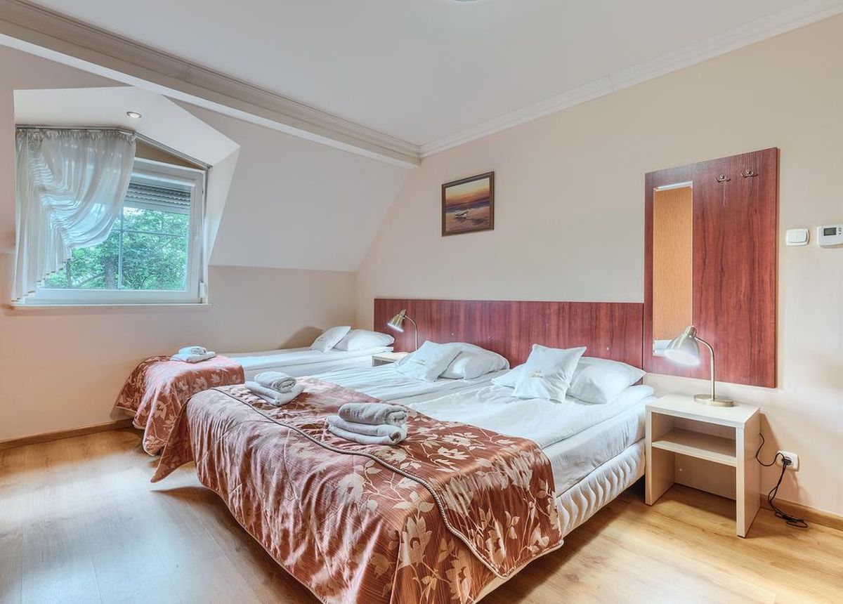 Zbiór wakacyjnych noclegów nad Bałtykiem i na Pomorzu od 104 PLN/pokój. Świetnie oceniane obiekty w terminach od końca czerwca do sierpnia