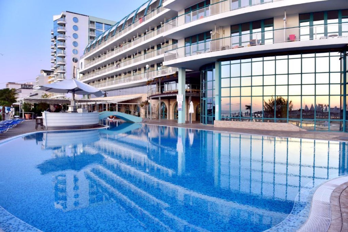 Lato w Złotych Piaskach: all inclusive w 4* hotelu przy plaży od 1880 PLN. Wylot z 4 miast