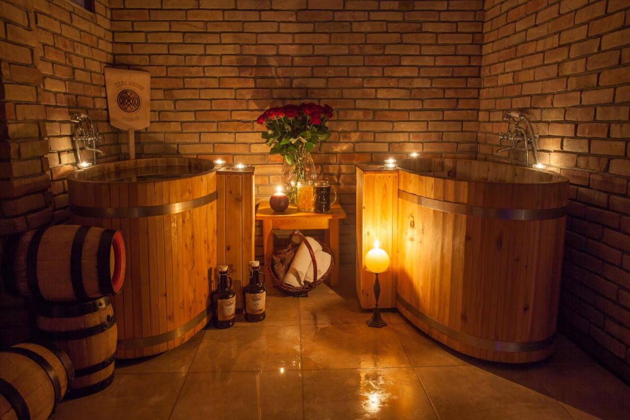Wakacje w piwnym spa! Noclegi ze śniadaniami w 3* hotelu Trzy Korony w Puławach za 202 PLN/pokój