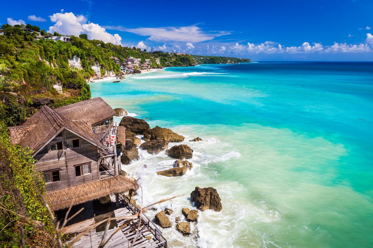 Listopadowy urlop na Bali za 3402 PLN. Loty z Warszawy i noclegi w 5* Mövenpick Resort & Spa