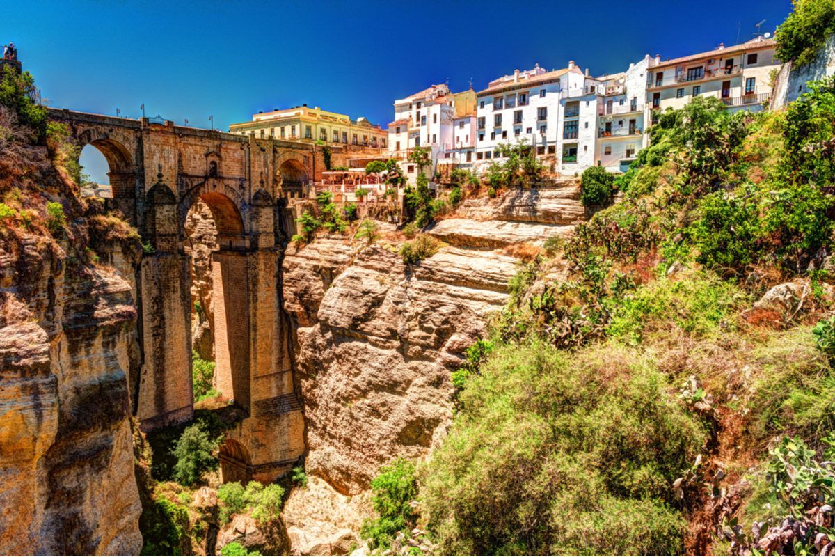 Viva Espana! Andaluzja na Boże Ciało. Tygodniowy fly&drive za 399 PLN. Loty z Wrocławia + samochód na cały pobyt