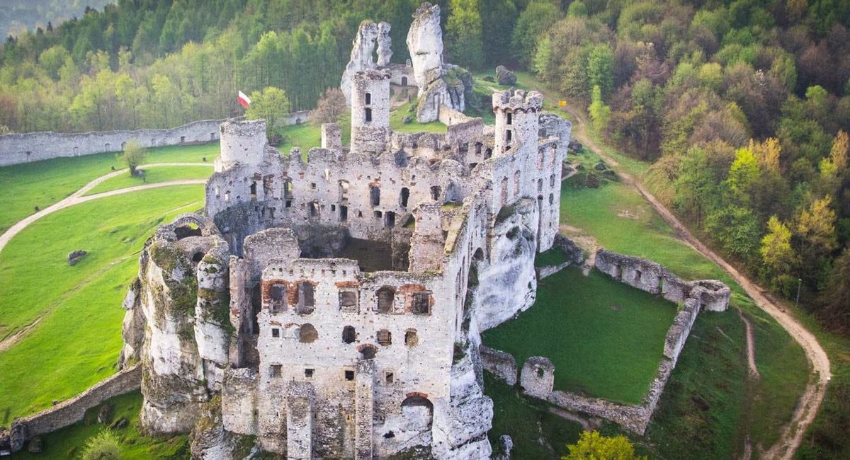 Wakacje w Jurze Krakowsko-Częstochowskiej: zbiór noclegów od 107 PLN/pokój