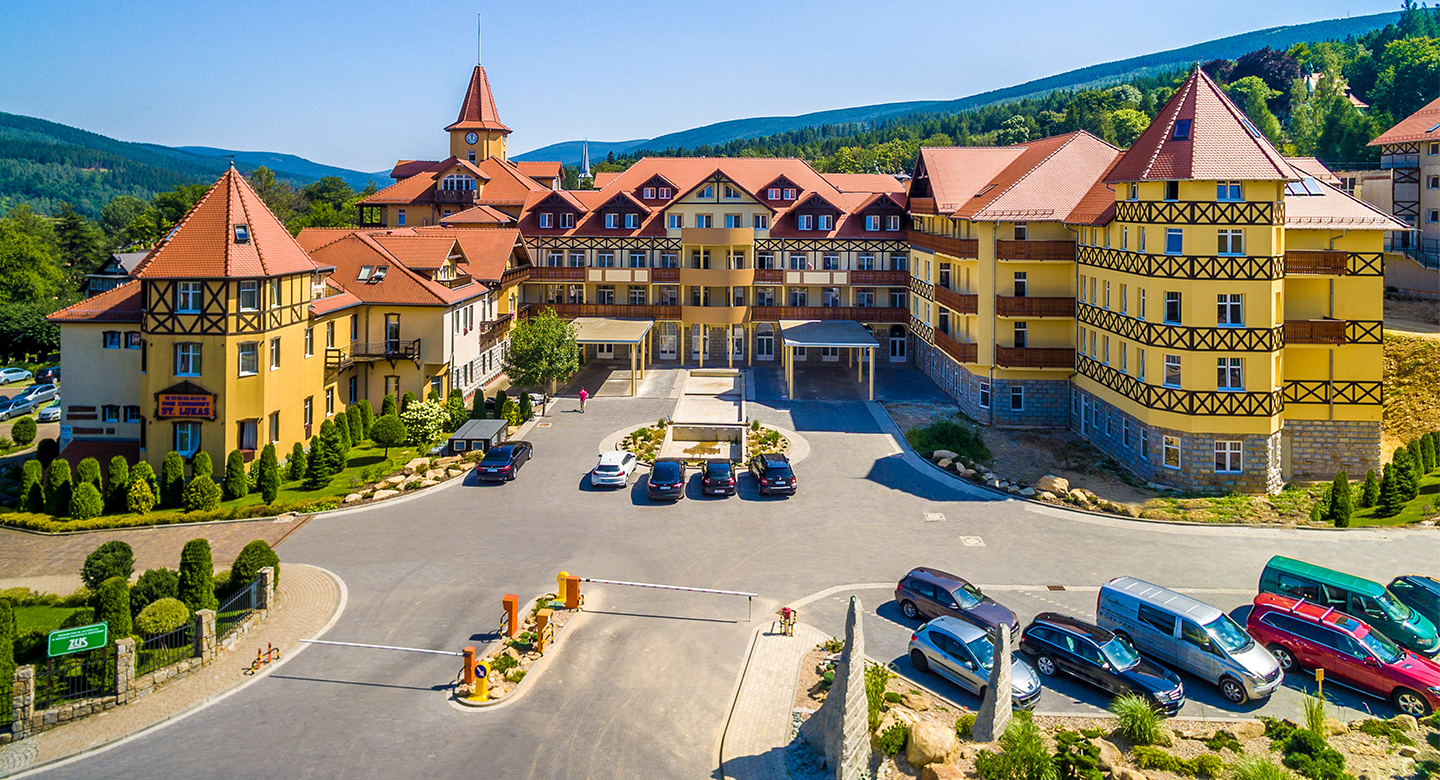 Wakacje w Sudetach: 4* St. Lukas Kompleks Kuracyjny & SPA z wyżywieniem za 299 PLN/pokój
