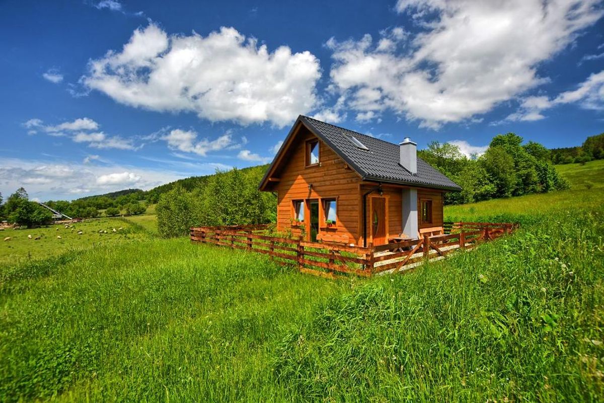 Zbiór noclegów w Bieszczadach w wakacje i latem: klimatyczne, świetnie oceniane obiekty od 160 PLN/pokój