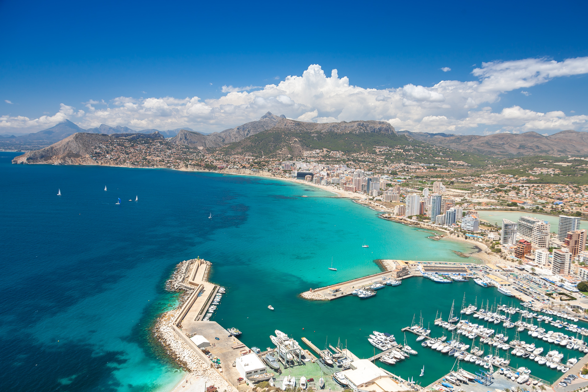Urlop w Alicante za 627 PLN. Loty z Warszawy i noclegi