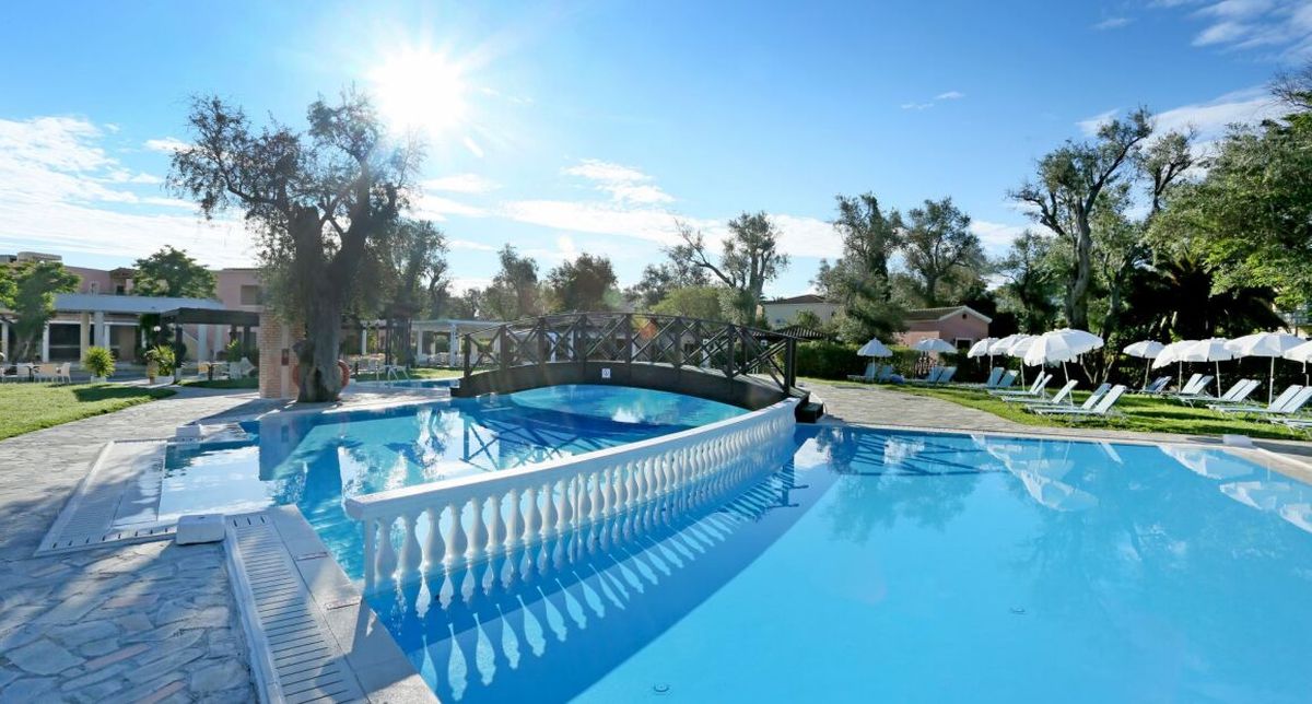 All inclusive na Korfu na zakończenie wakacji: tydzień w 4* hotelu pośród gaju oliwnego od 2378 PLN (wyloty z 5 polskich miast)