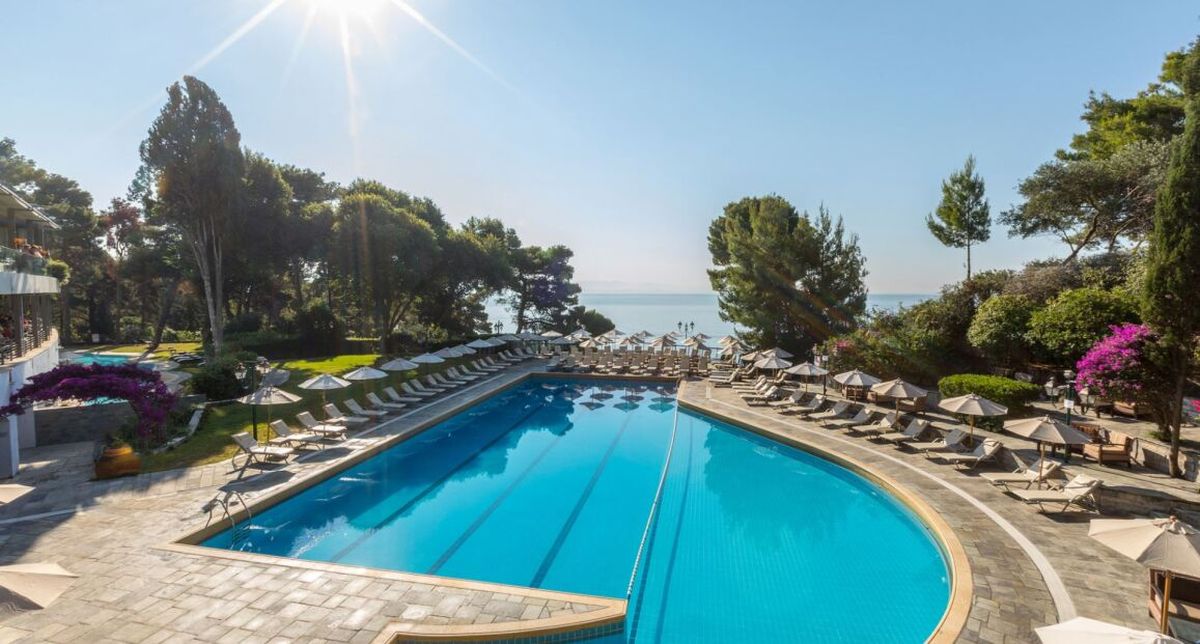 Lato: tygodniowy wypoczynek w 5* hotelu z wyżywieniem na Korfu od 2587 PLN. Wyloty z 5 polskich miast