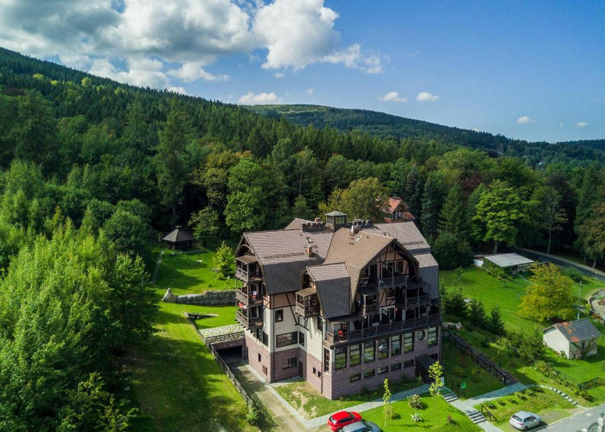 Wrzesień na południu Polski: zbiór noclegów w Górach Izerskich od 143 PLN/pokój