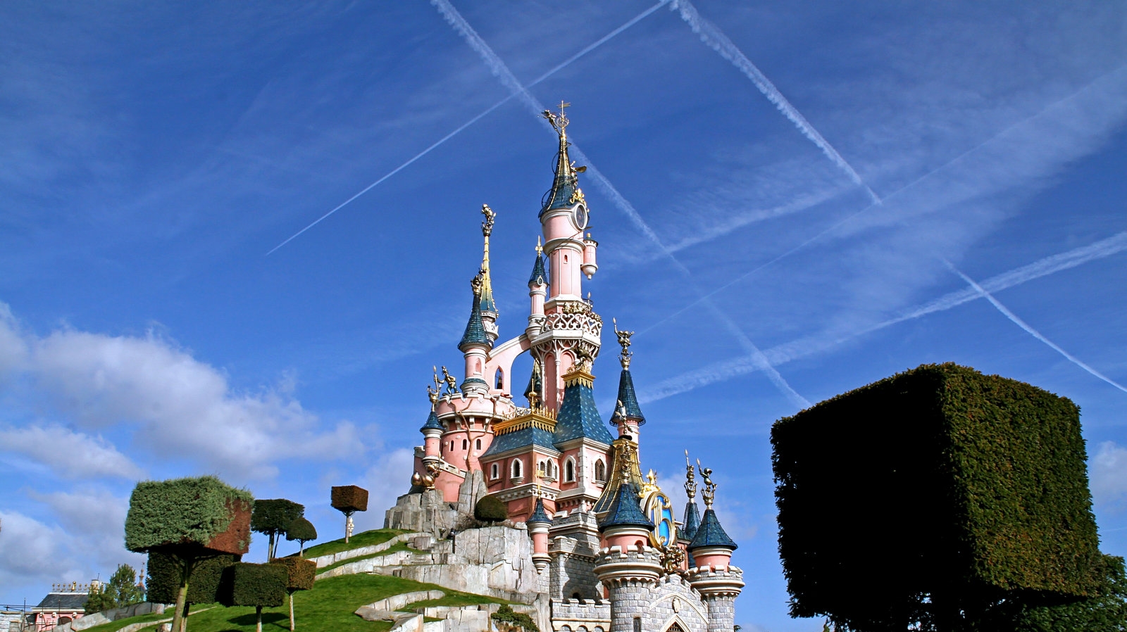 Dzień Dziecka w Disneylandzie za 746 PLN! Loty do Paryża z Radomia + bilet do parku rozrywki