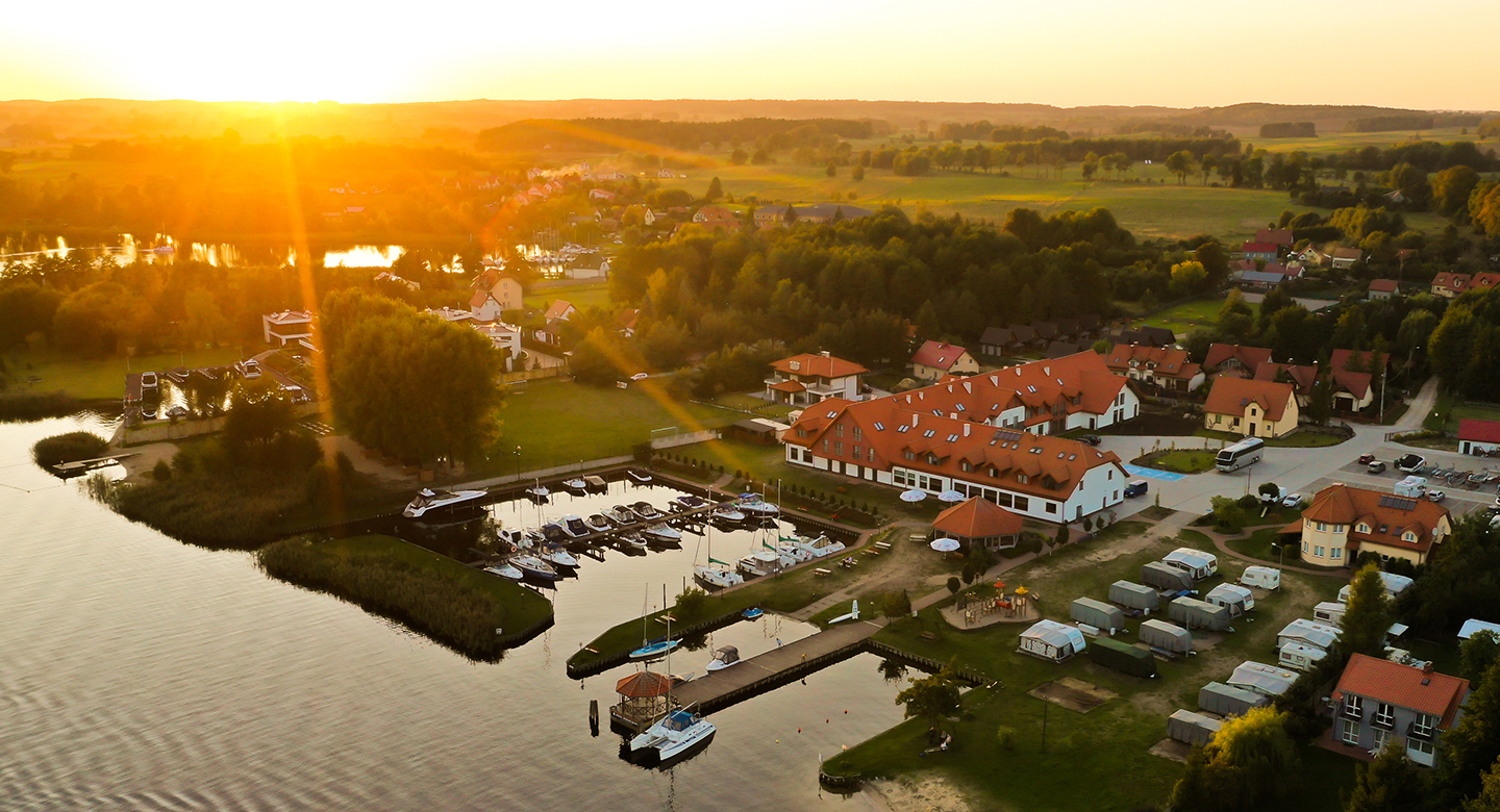 Jesienne noclegi na Mazurach: Port Bogaczewo Spa & Wellness z wyżywieniem od 279 PLN/pokój