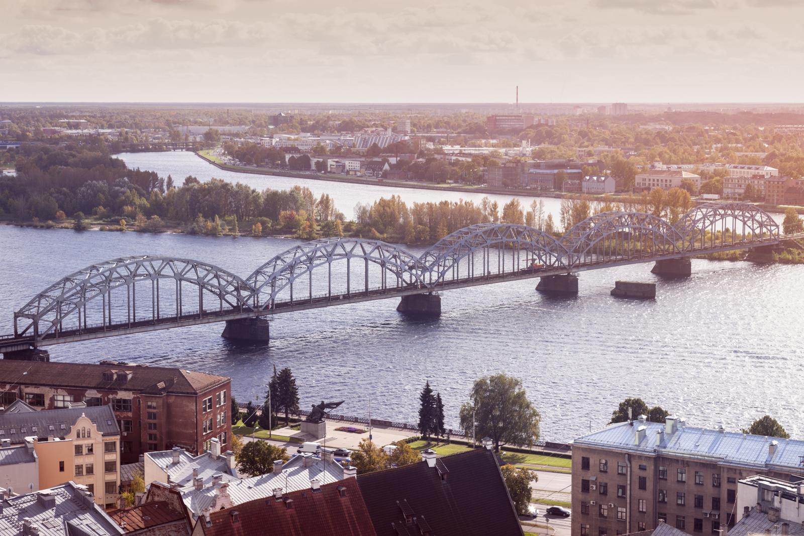 Wybierzcie się na jarmark bożonarodzeniowy w Rydze! Okołoweekendowe loty z Krakowa + 3 noce w 4* hotelu w centrum za 255 PLN