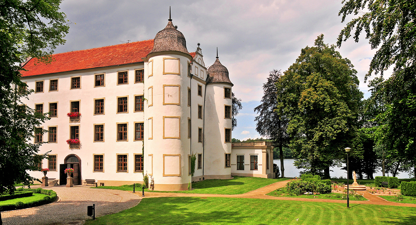 Urlop w niezwykłym zamku! Noclegi z wyżywieniem w 3* hotelu Podewils za 240 PLN/pokój