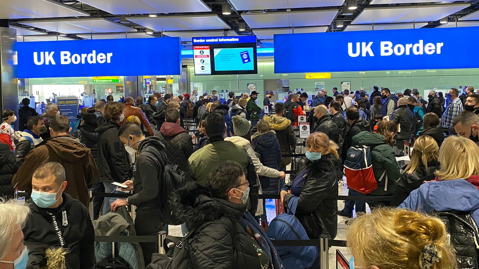 Dantejskie sceny na Heathrow! Pasażerowie czekali w kolejkach po 4 godziny