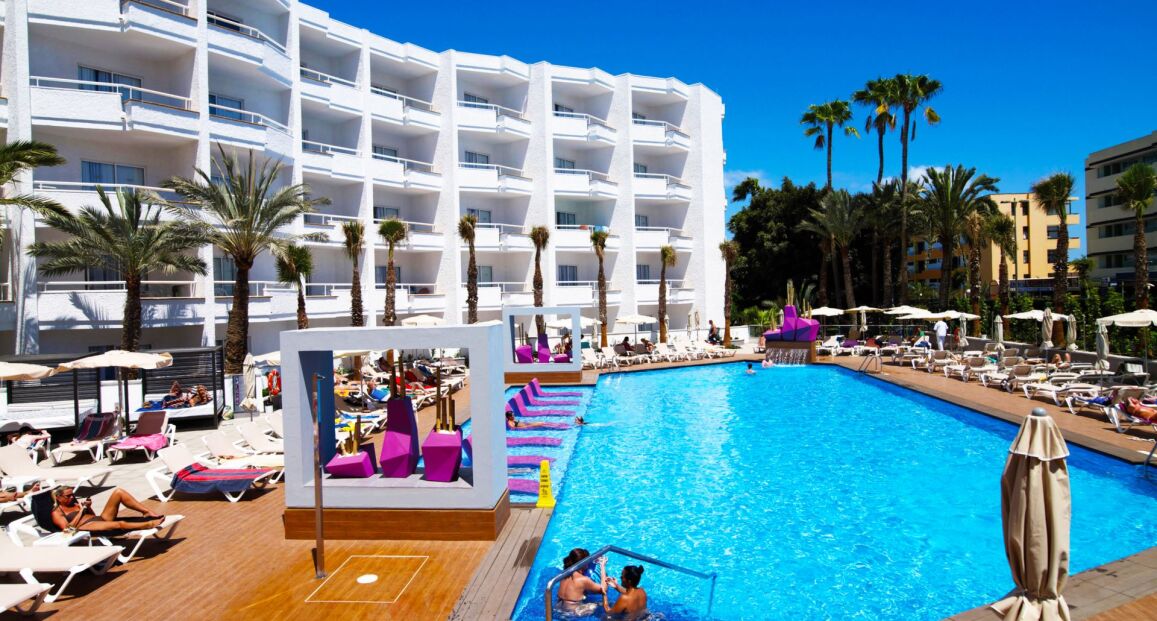 Wczasy na Kanarach: 10 dni ze śniadaniami na Gran Canarii za 1999 PLN. Wylot z Katowic