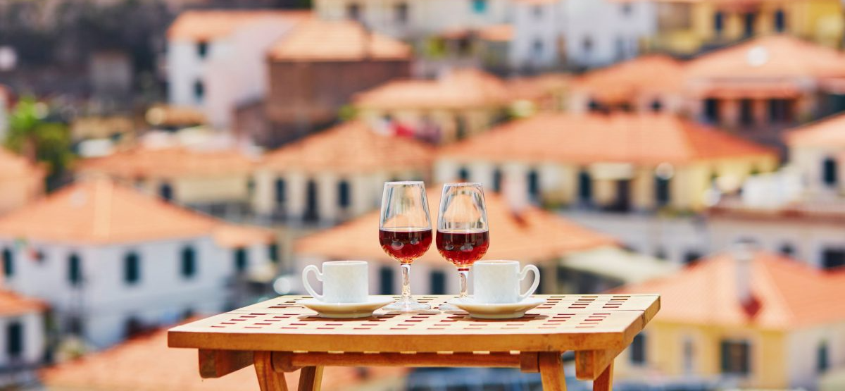 Najpiękniejsze miasto Portugalii? Okołoweekendowa wycieczka do Porto za 454 PLN (loty z Warszawy + noclegi w legendarnym 3* hotelu Aliados)