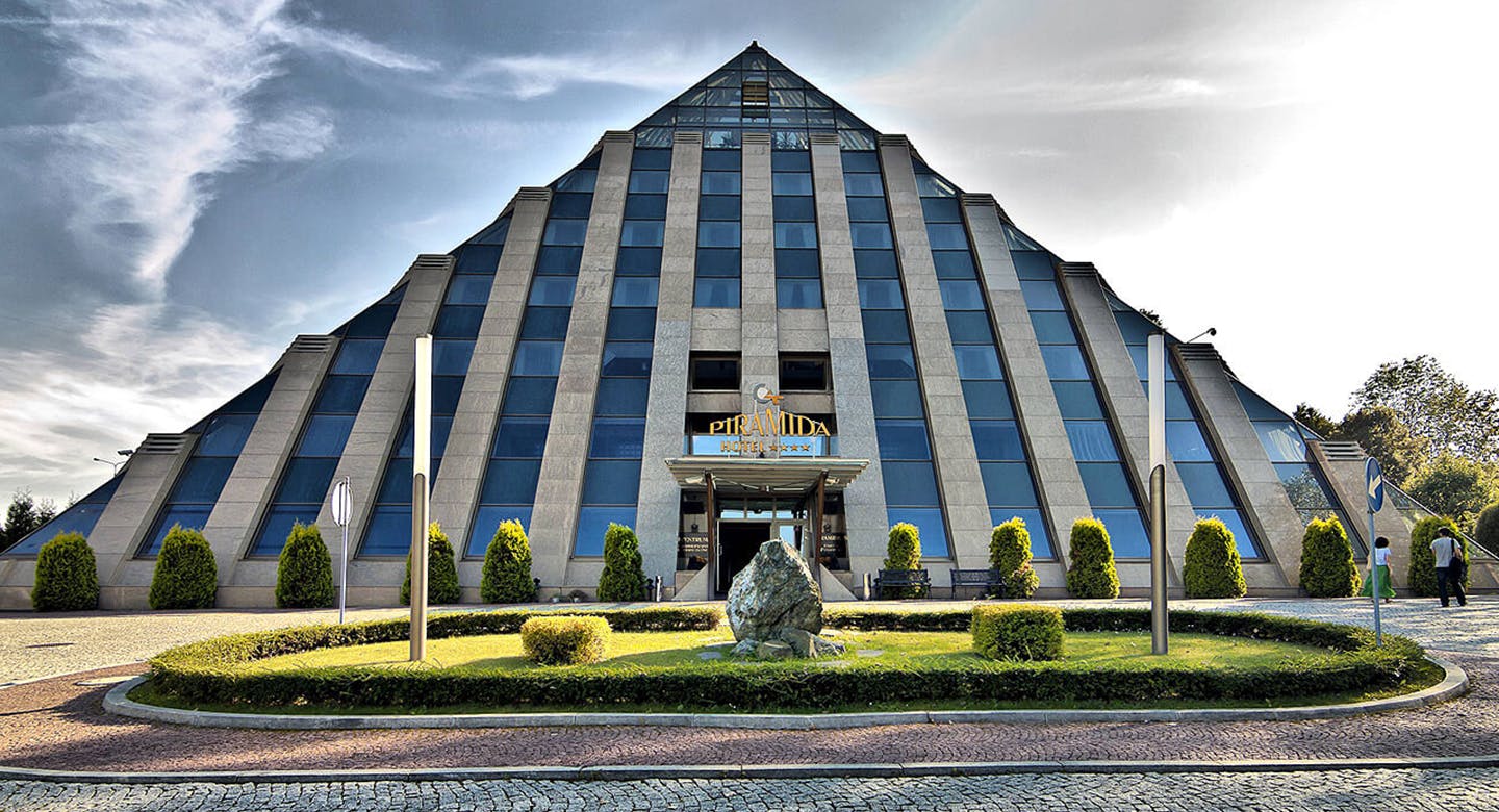 Niezwykłe noclegi w w Polsce 4* Piramida Park Hotel & Wellness ze śniadaniami za 259 PLN/pokój