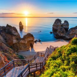 Odpocznij w Algarve 🌤️ Loty i 4 noce w ⭐⭐⭐⭐ hotelu z krytym basenem za 809 PLN