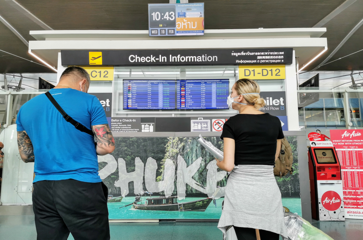 W Europie wracają zakazy lotów. Powód? Nowa mutacja koronawirusa