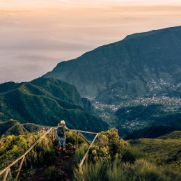 Tydzień na Maderze za 1807 PLN 😎⛰️ Loty z dużym bagażem i noclegi blisko wybrzeża ✈️🧳