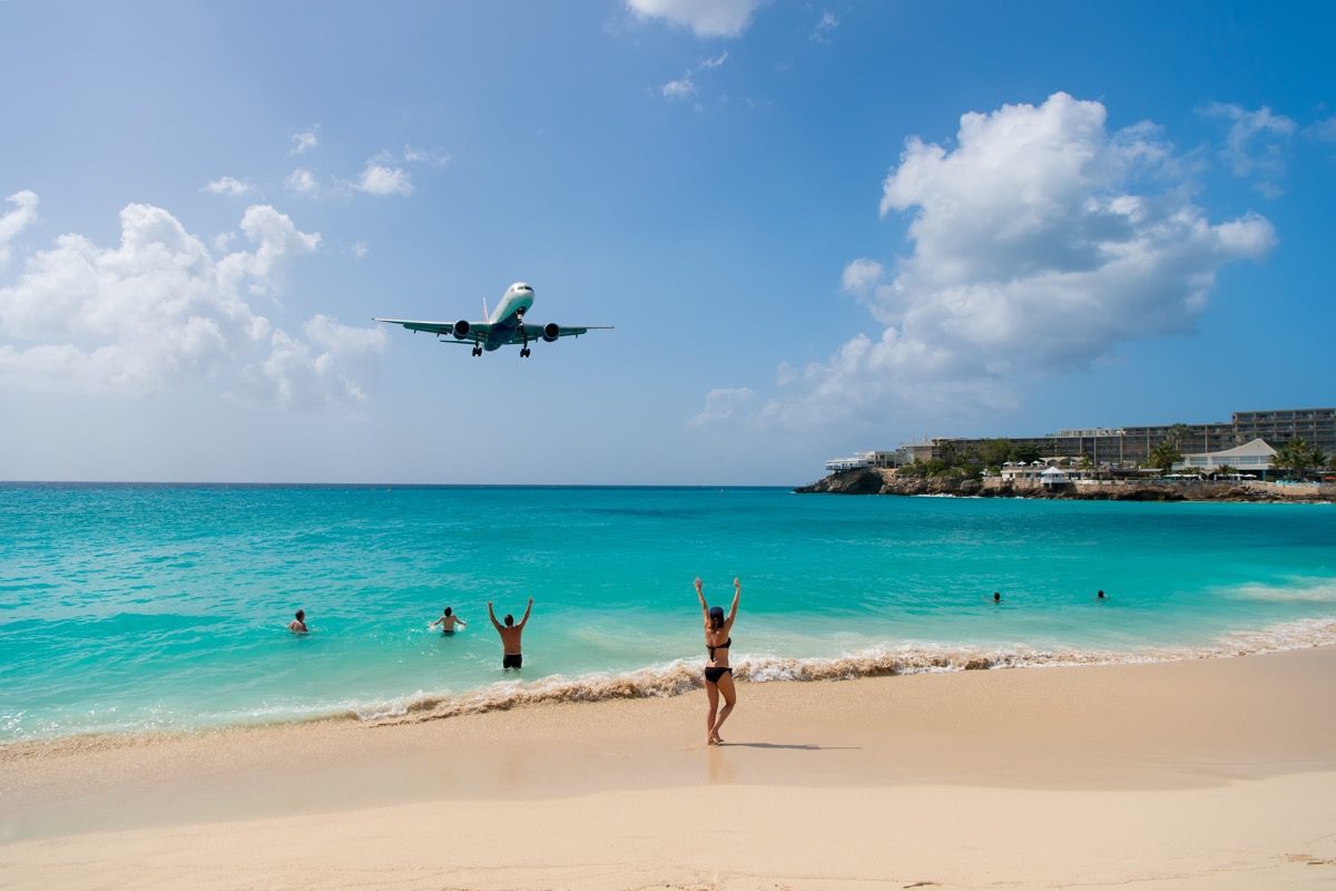 Odwiedźcie najsłynniejszą plażę przy lotnisku: tygodniowa wycieczka na Sint Maarten za 3814 PLN (loty z Warszawy + noclegi ze śniadaniami)