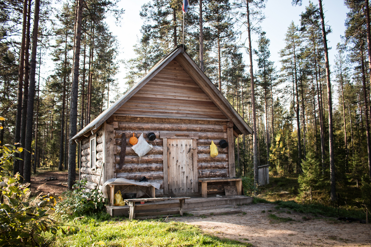 Lato w Polsce: zestawienie noclegów w domkach. Pobyty dla 4 osób od 247 PLN/noc