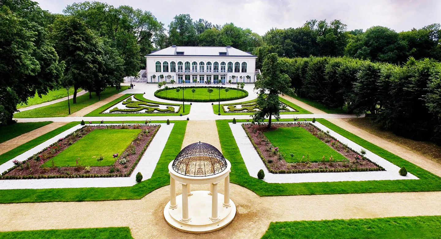 Pałac Mała Wieś: noclegi ze śniadaniami w 4* hotelu ze strefą spa od 329 PLN/pokój. Dużo terminów!