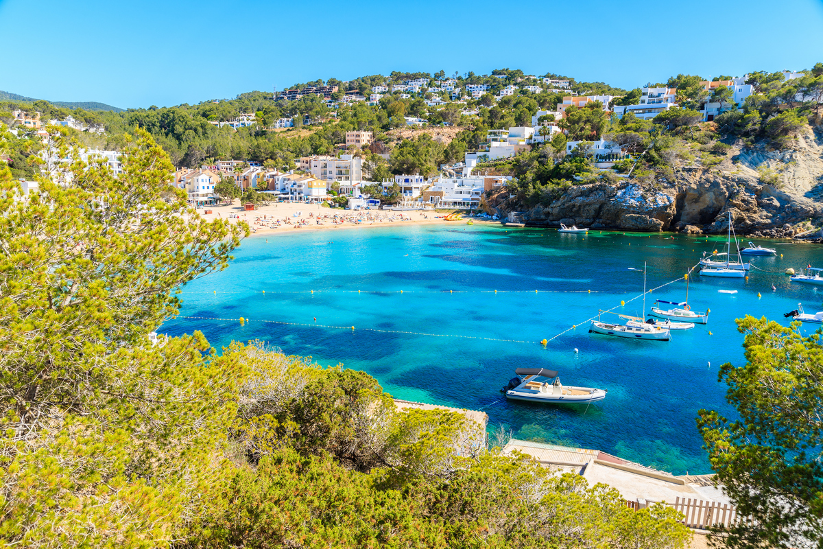 Baleary 3w1 na wakacje: Majorka, Ibiza i Minorka w jednej podróży za 716 PLN. Wylot z Berlina