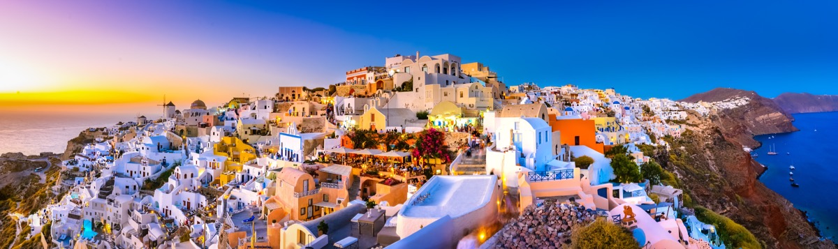 Wakacje na Santorynie za 693 PLN. Loty z Warszawy i noclegi niedaleko plaży