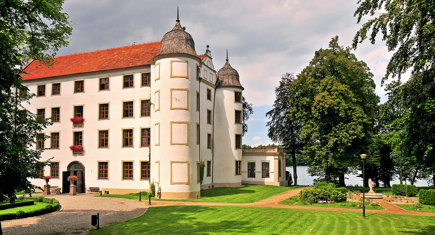 Zamek Rycerski w Krągu: hotel Podewils z wyżywieniem od 288 PLN/pokój. Dużo terminów!