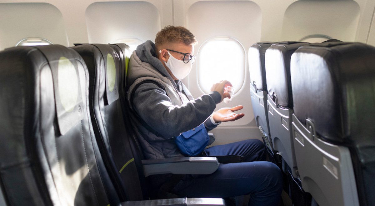 Koniec z maseczkami? Nie do końca. Hiszpania i kilka innych krajów UE wciąż wymagają ich noszenia