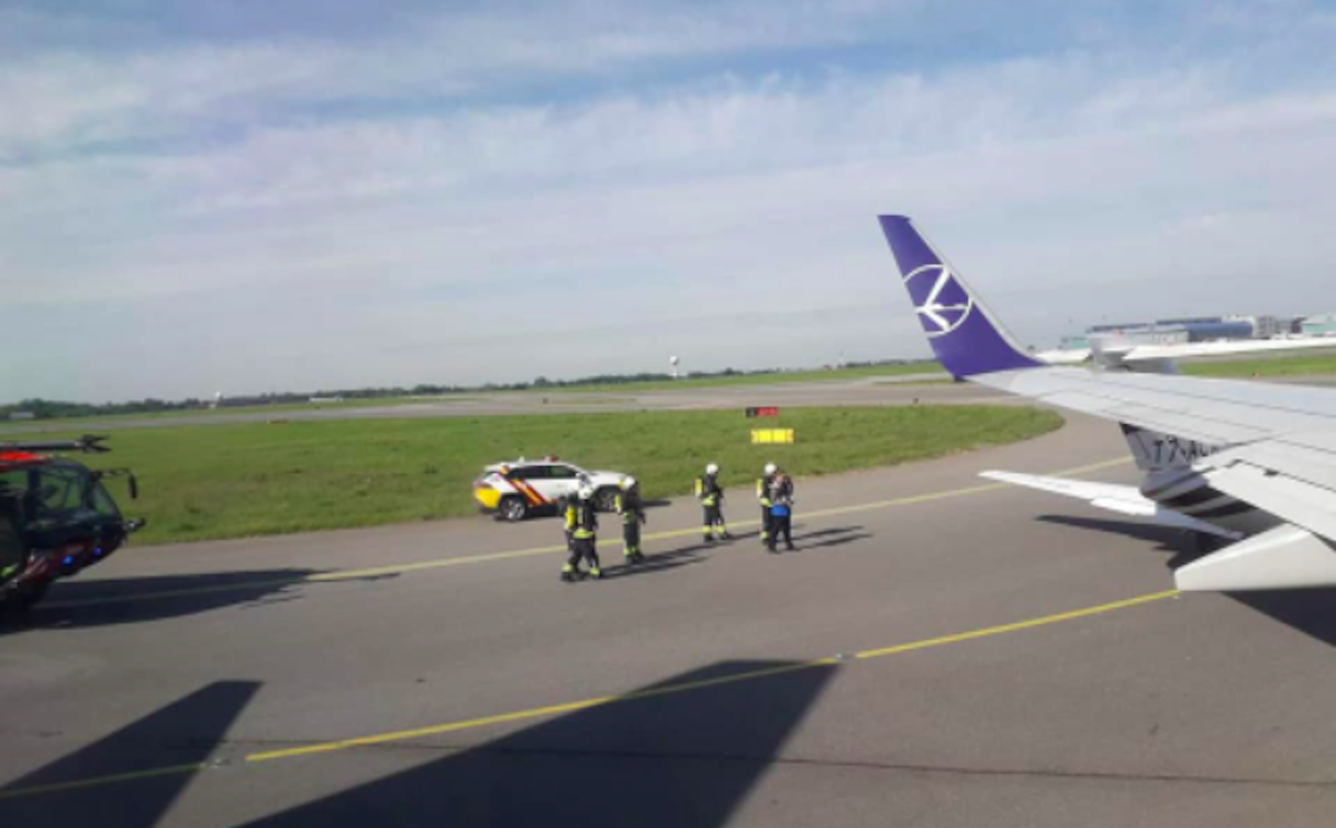 Boeing 737 LOT zderzył się na płycie lotniska w Warszawie z małą Cessną!