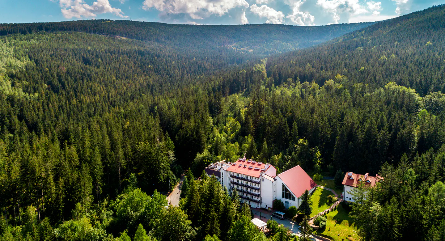 Urlop w Sudetach: noclegi z wyżywieniem w górskim kurorcie od 280 PLN/pokój