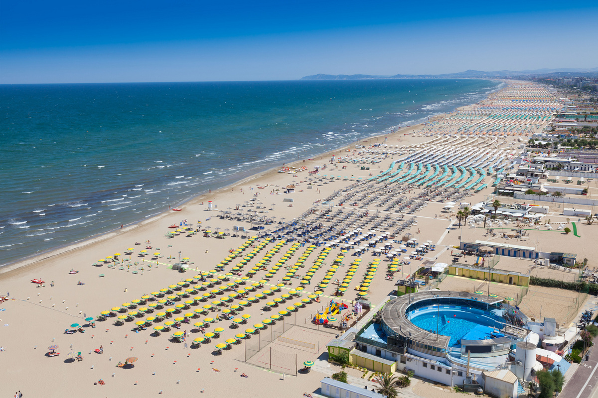 Urlop nad Adriatykiem: 7 dni za 665 PLN. Loty do Rimini z Warszawy i noclegi przy plaży