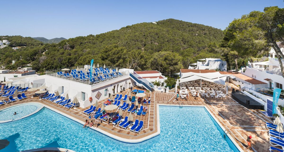 Wakacyjne all inclusive na Ibizie za 2680 PLN (wylot z Warszawy)