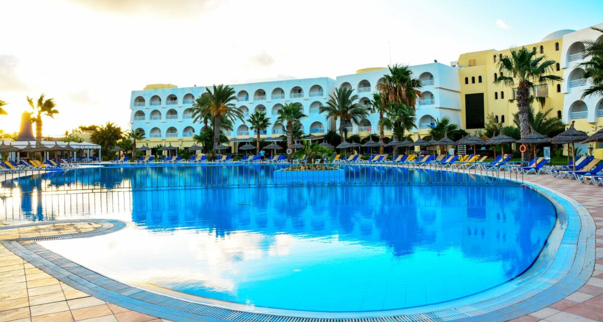 Wakacje na wyspie Djerba: 7 dni w 4* hotelu z all inclusive w Tunezji od 2855 PLN. Z 4 miast