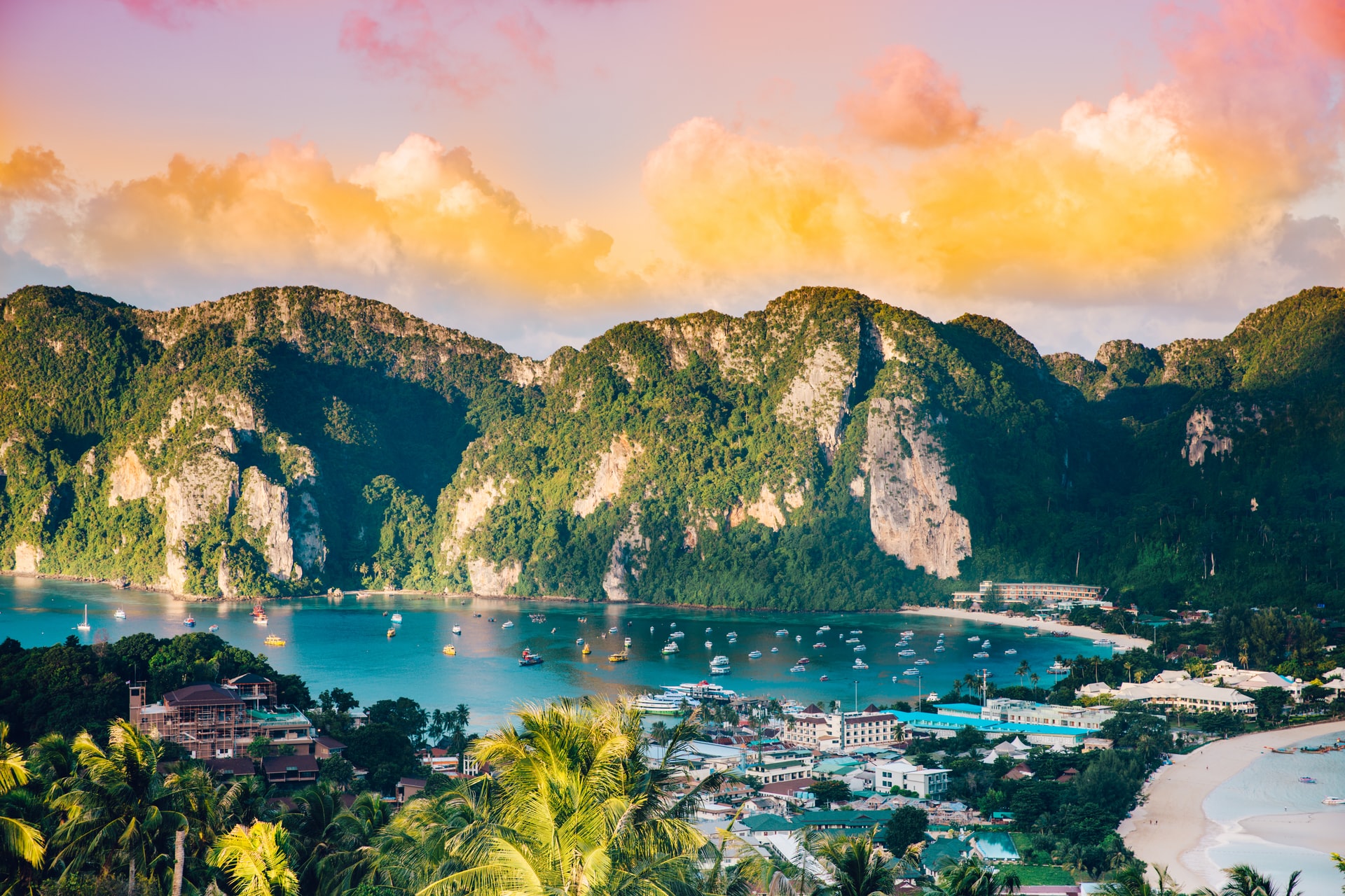 Tajlandia first minute: majówka na Phuket za 3011 PLN (loty z Warszawy + 4* hotel)