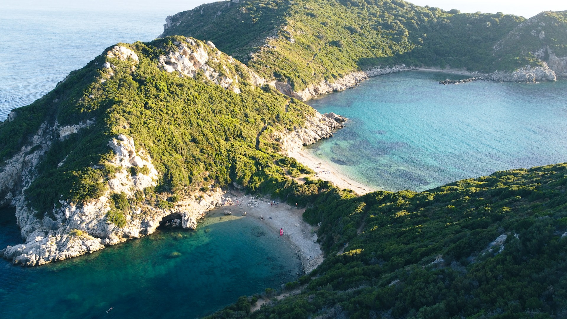 Tani tydzień na Korfu: loty z Poznania + noclegi niedaleko plaży za 550 PLN