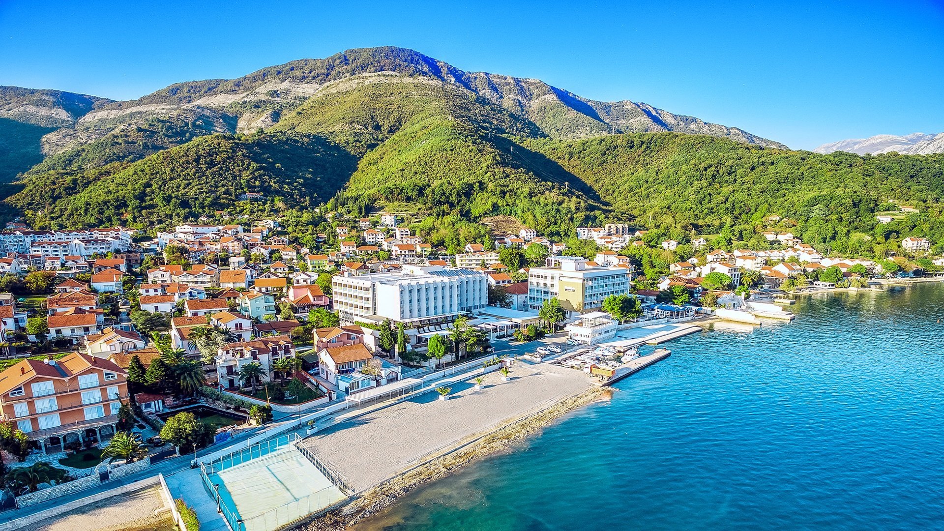 All inclusive w Czarnogórze: wczasy w znakomitym 4* hotelu przy plaży od 2469 PLN. Wyloty z 4 miast