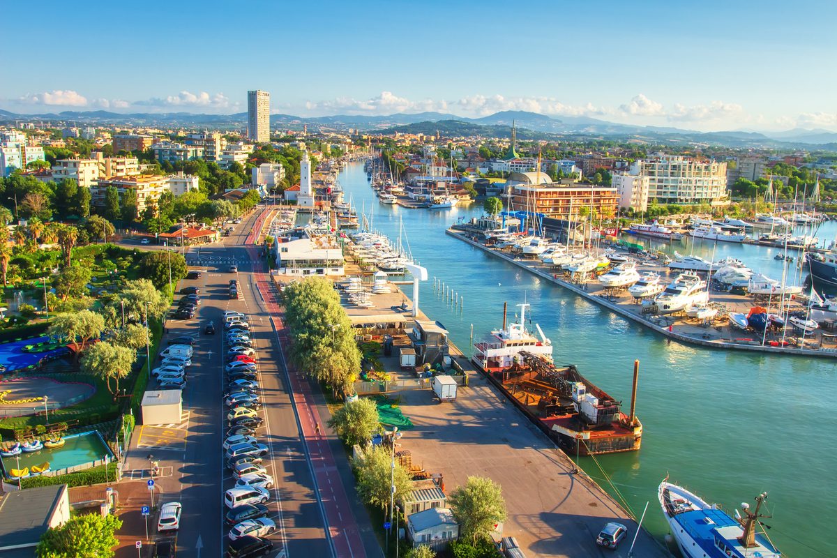 Włoskie wybrzeże Adriatyku: wypocznij w Rimini za 707 PLN (loty + hotel niedaleko plaży)