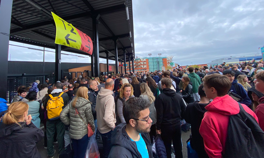 Chaos na jednym z największych low-costowych lotnisk w Europie. Popołudniu zamknęli lotnisko dla pasażerów!