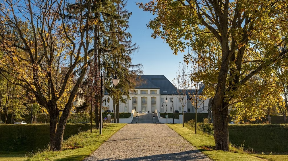 Sielski wypoczynek: noclegi w 4* hotelu Zamek Janów Podlaski ze śniadaniami od 215 PLN/pokój