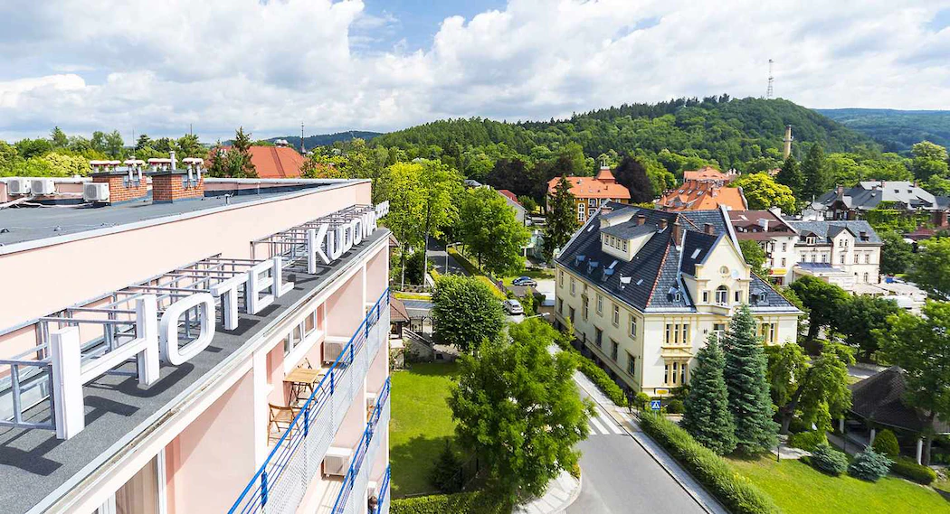 Urlop u stóp Gór Stołowych: 4* hotel Kudowa Manufaktura Relaksu z wyżywieniem od 390 PLN/pokój